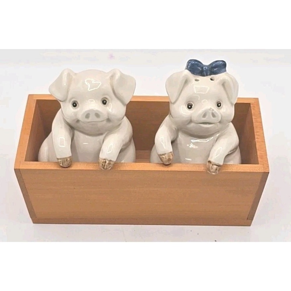 Vintage‎ Fritz and Floyd Pigs in A Wooden Box U260-14